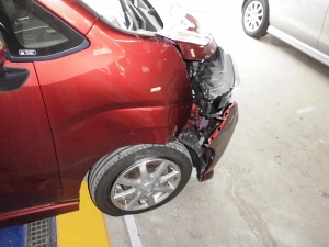 バンパー損傷の車体