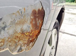 パテの内部がさびた状態