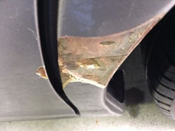 パテの内部がさびた状態